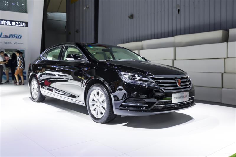 全新榮威950、榮威e950定義“高級轎車” 成都車展亮相售價16.88萬起 互聯(lián)網(wǎng)汽車上市一周年 系統(tǒng)升級帶來顛覆式進(jìn)化